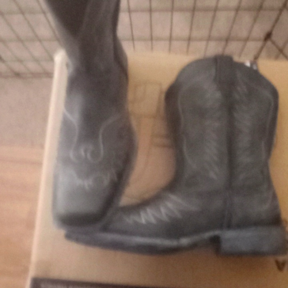 Black arait boots brand new size 10.5